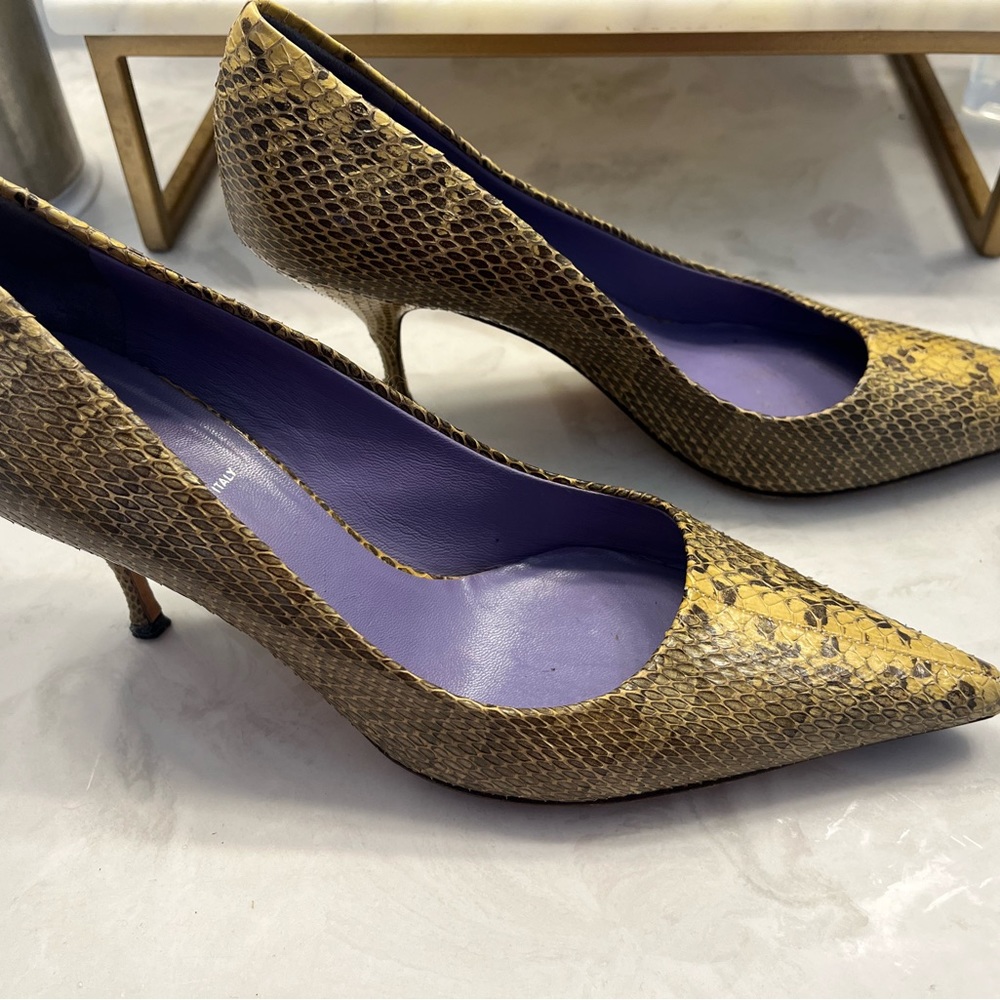 90s Y2K Miu Miu Gold Snakeskin Heels, size 36 1/2
Miu Miu